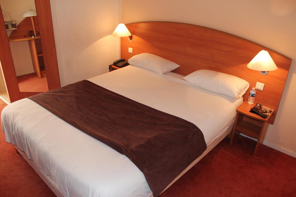 Central Hotel Creteil Room photo